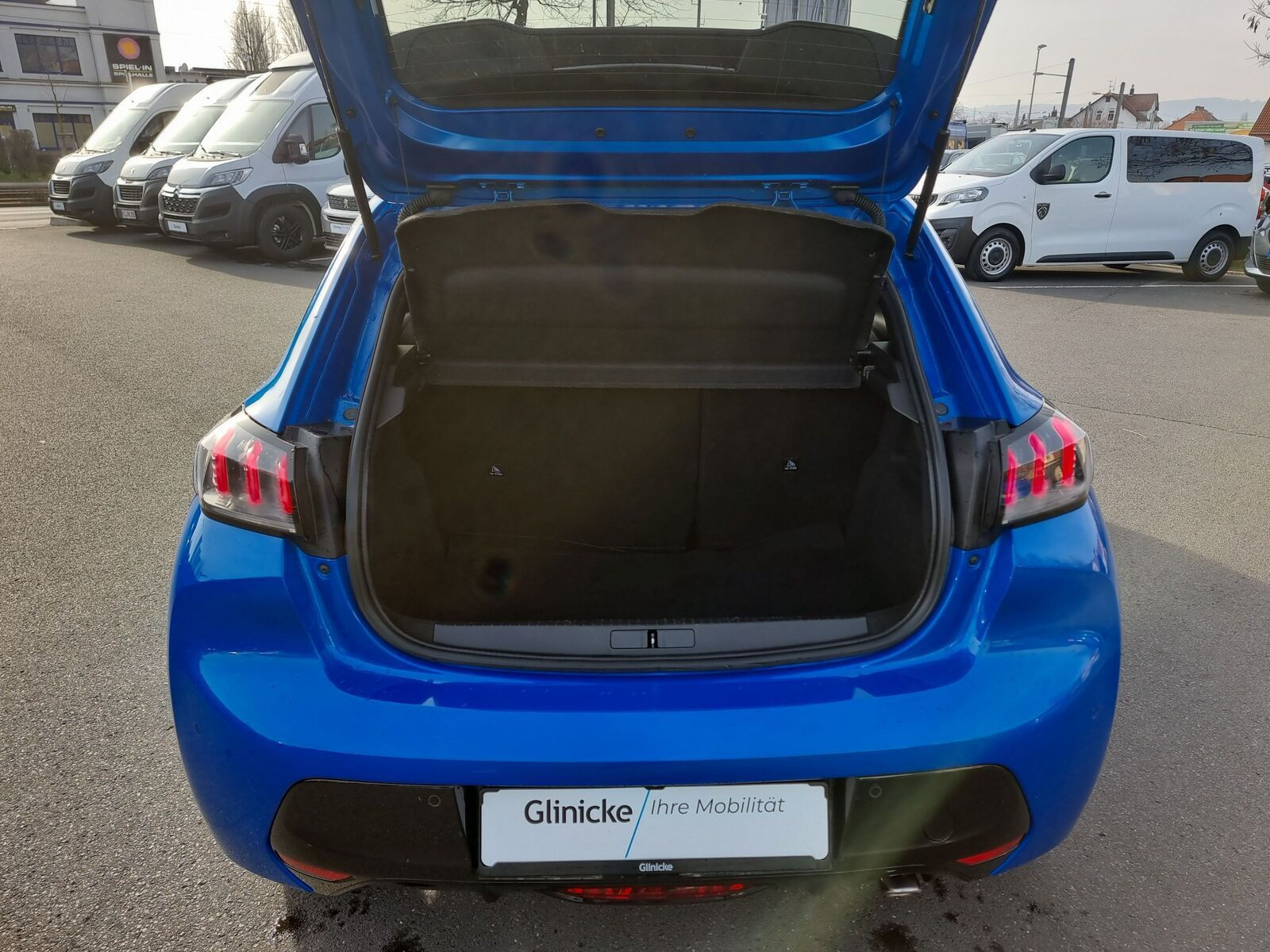 Peugeot - 208_8