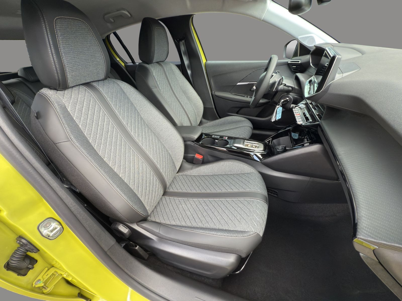 Peugeot - 208_16