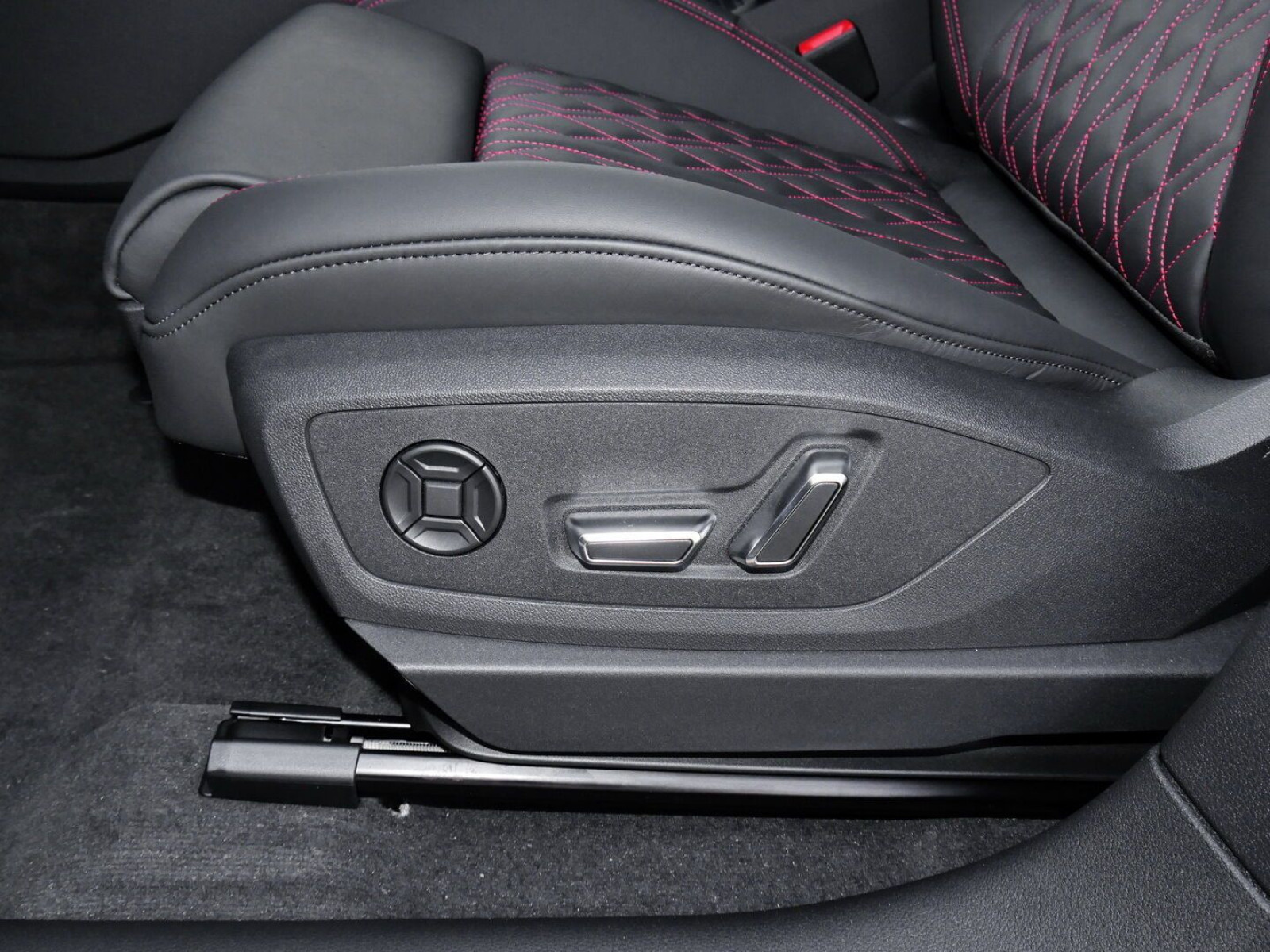Audi - Q8 e-tron_11
