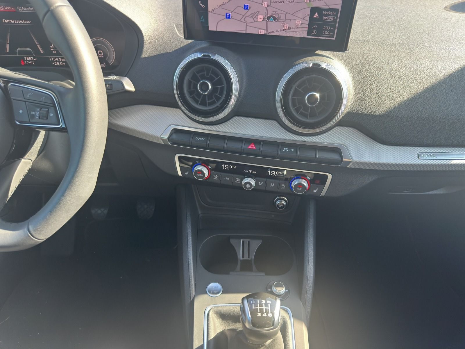 Audi - Q2_14