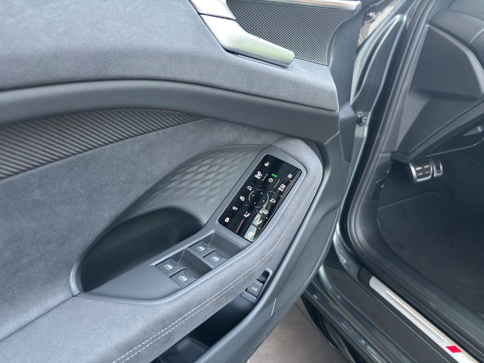 Audi - A6 Avant_14