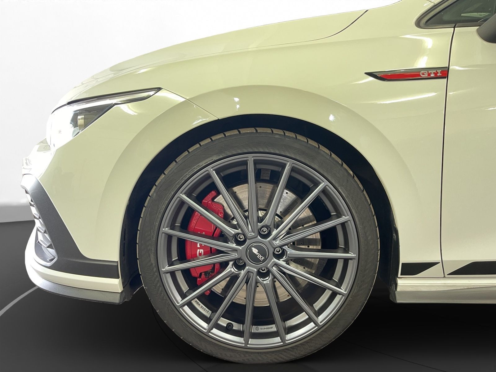 Volkswagen - Golf GTI_13