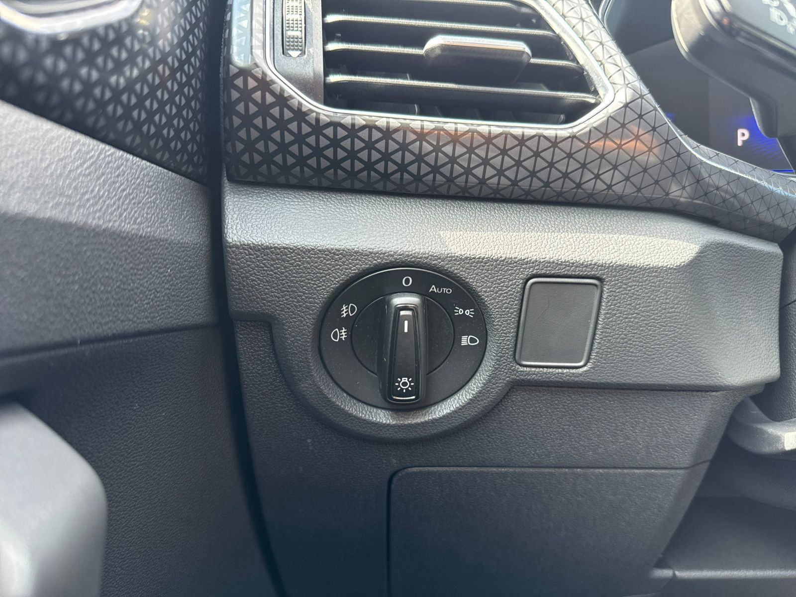 Volkswagen - T-Cross_20