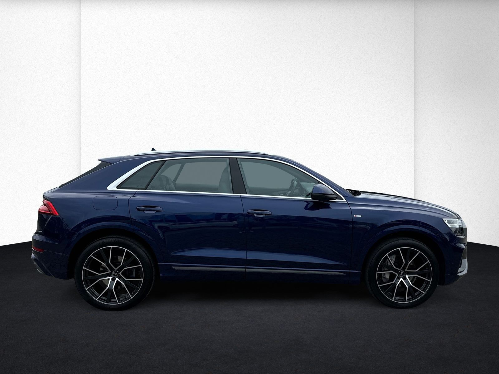 Audi - Q8_6