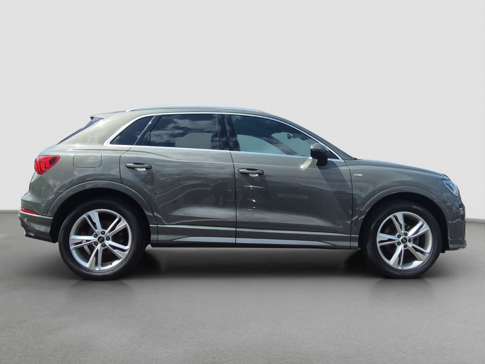 Audi - Q3_9