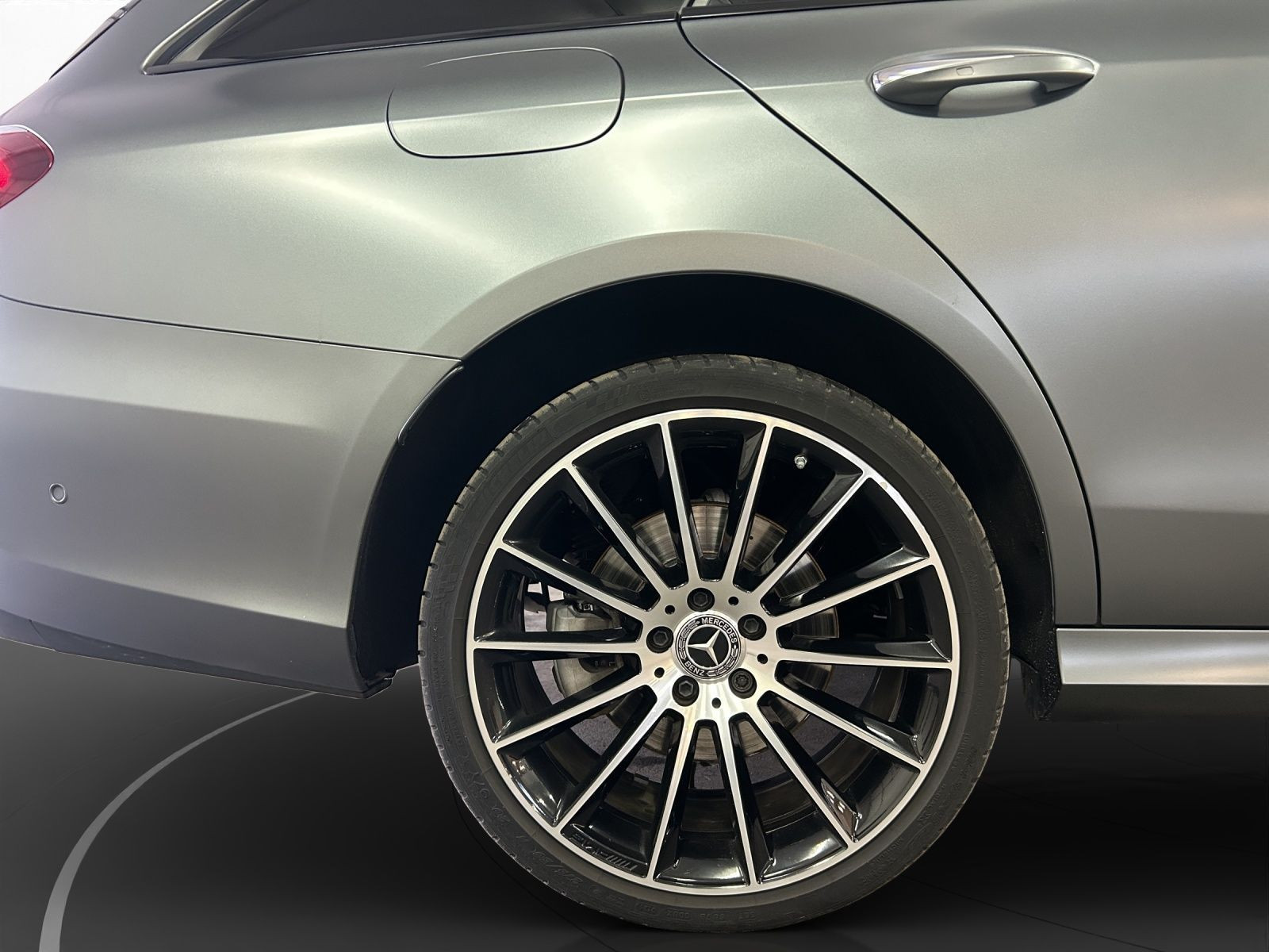 Mercedes-Benz - E 400_14