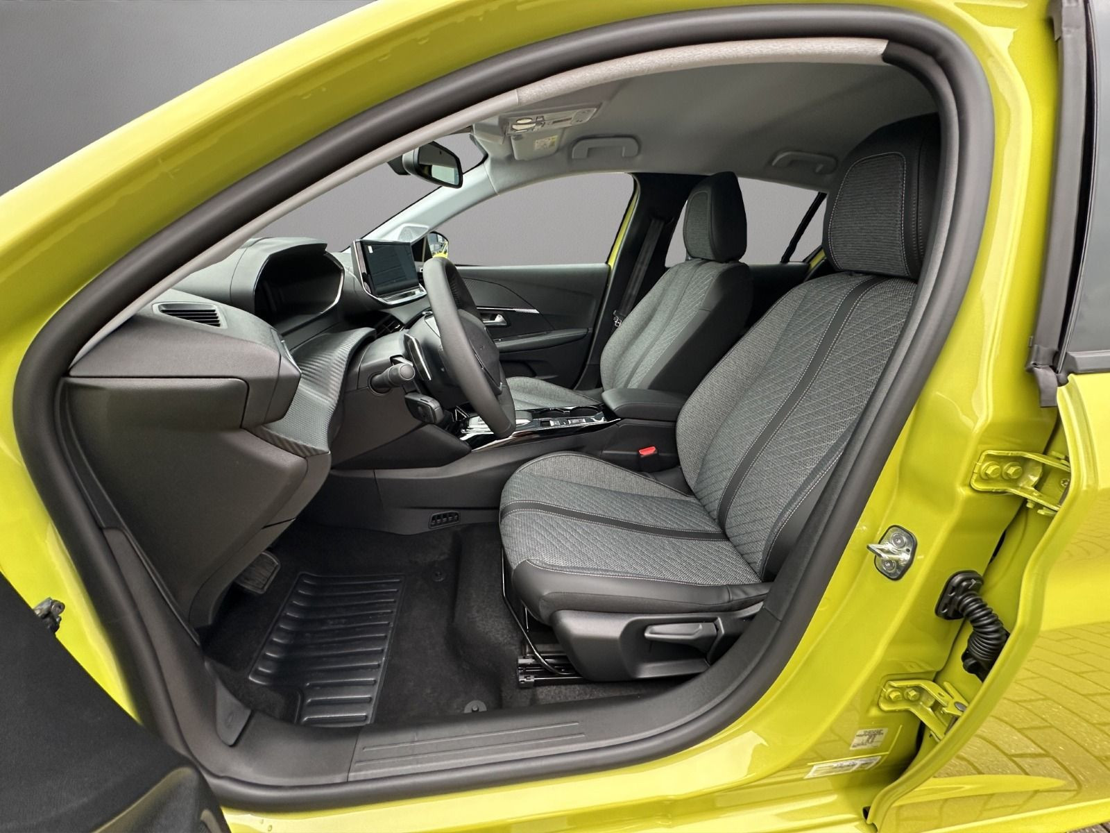 Peugeot - 208_9