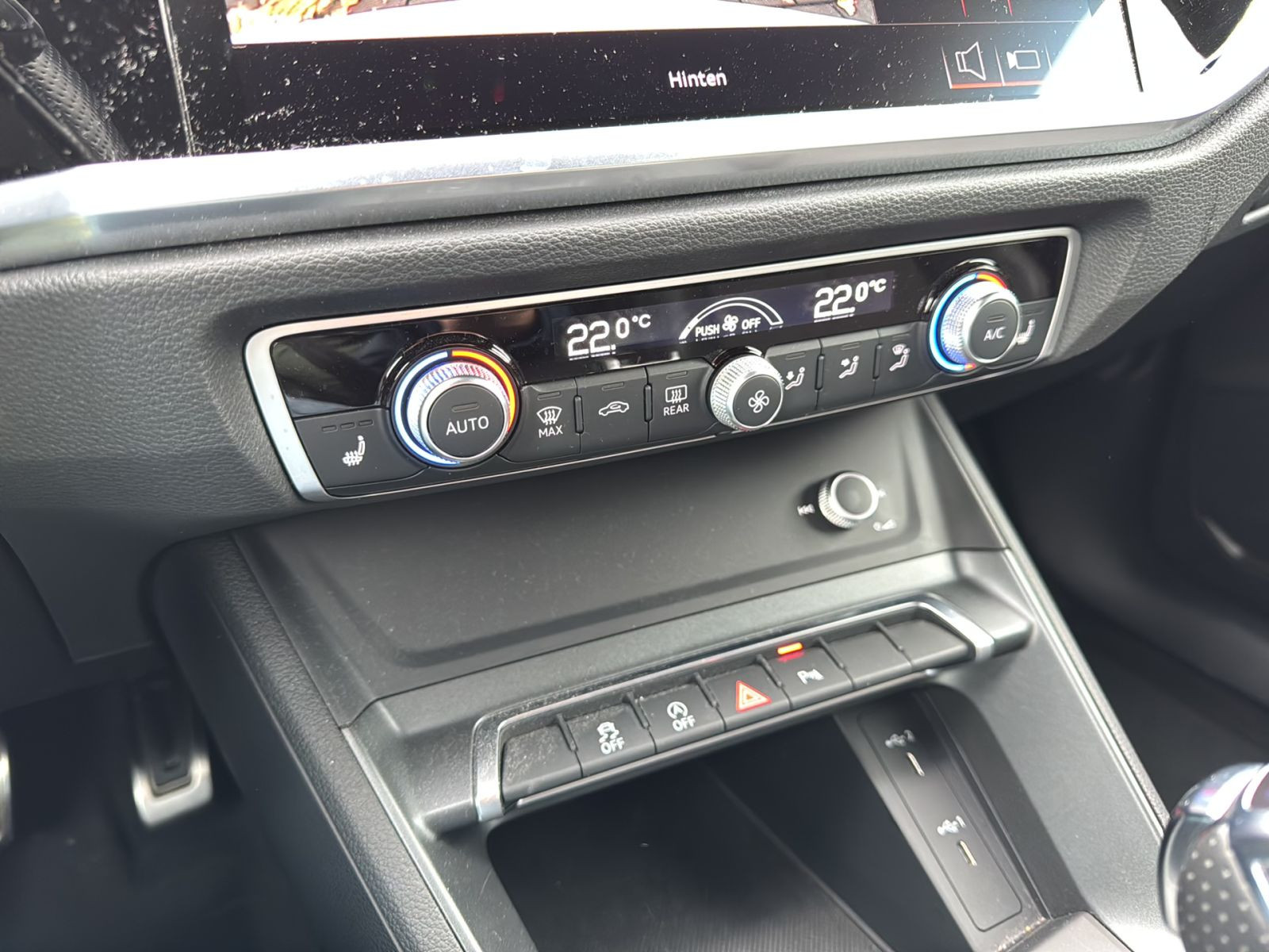 Audi - Q3_27