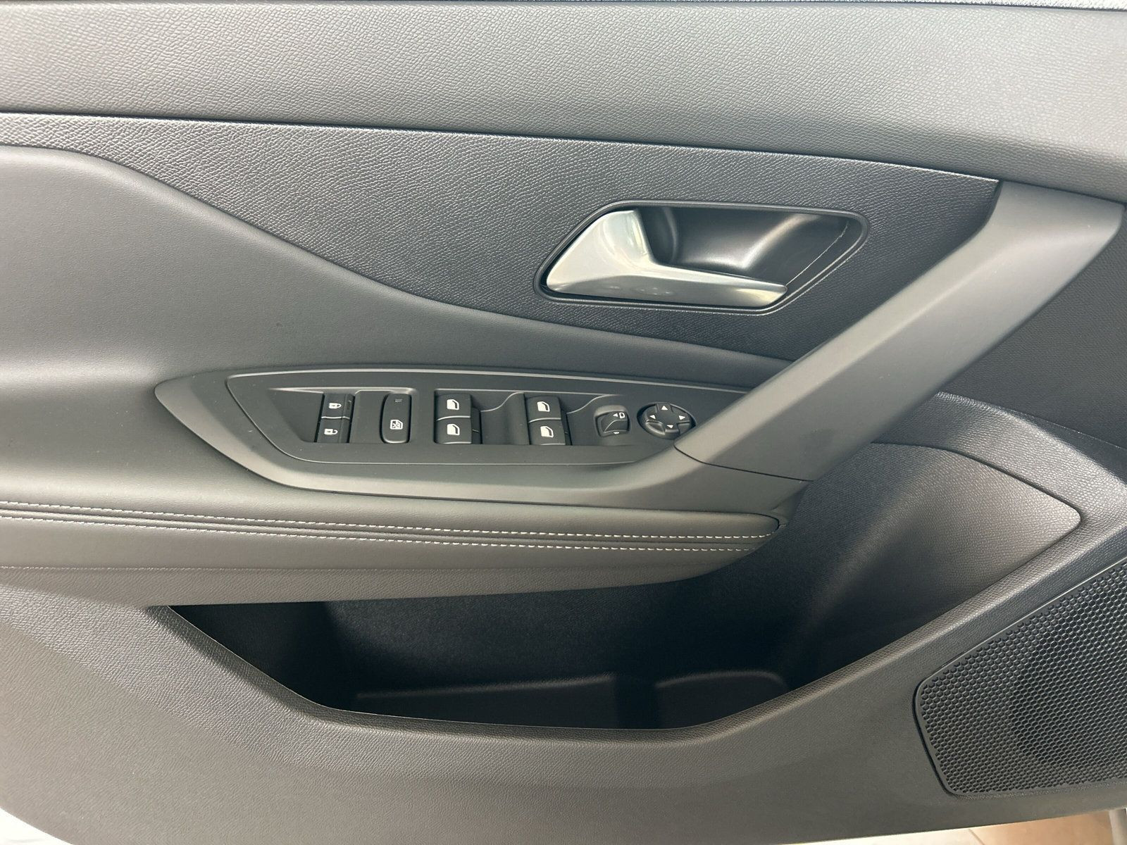 Peugeot - 408_12