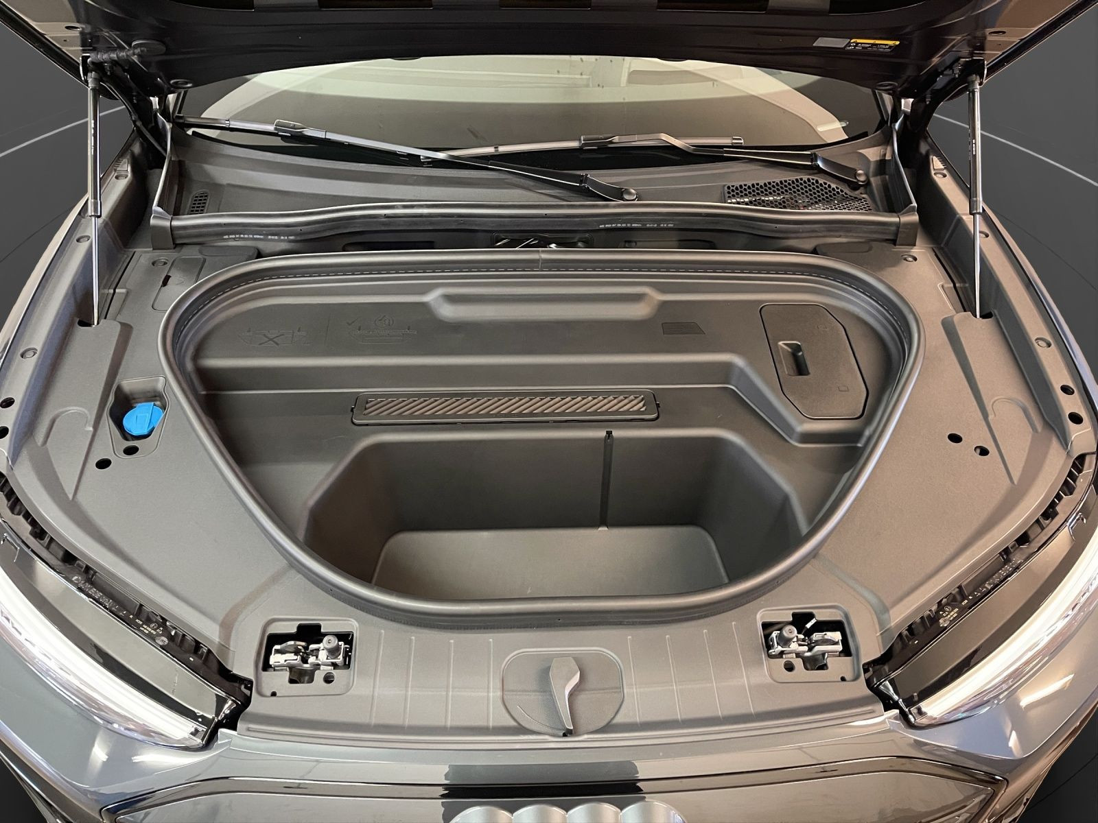 Audi - Q6 SUV e-tron_24 Audi - Q6 SUV e-tron_24