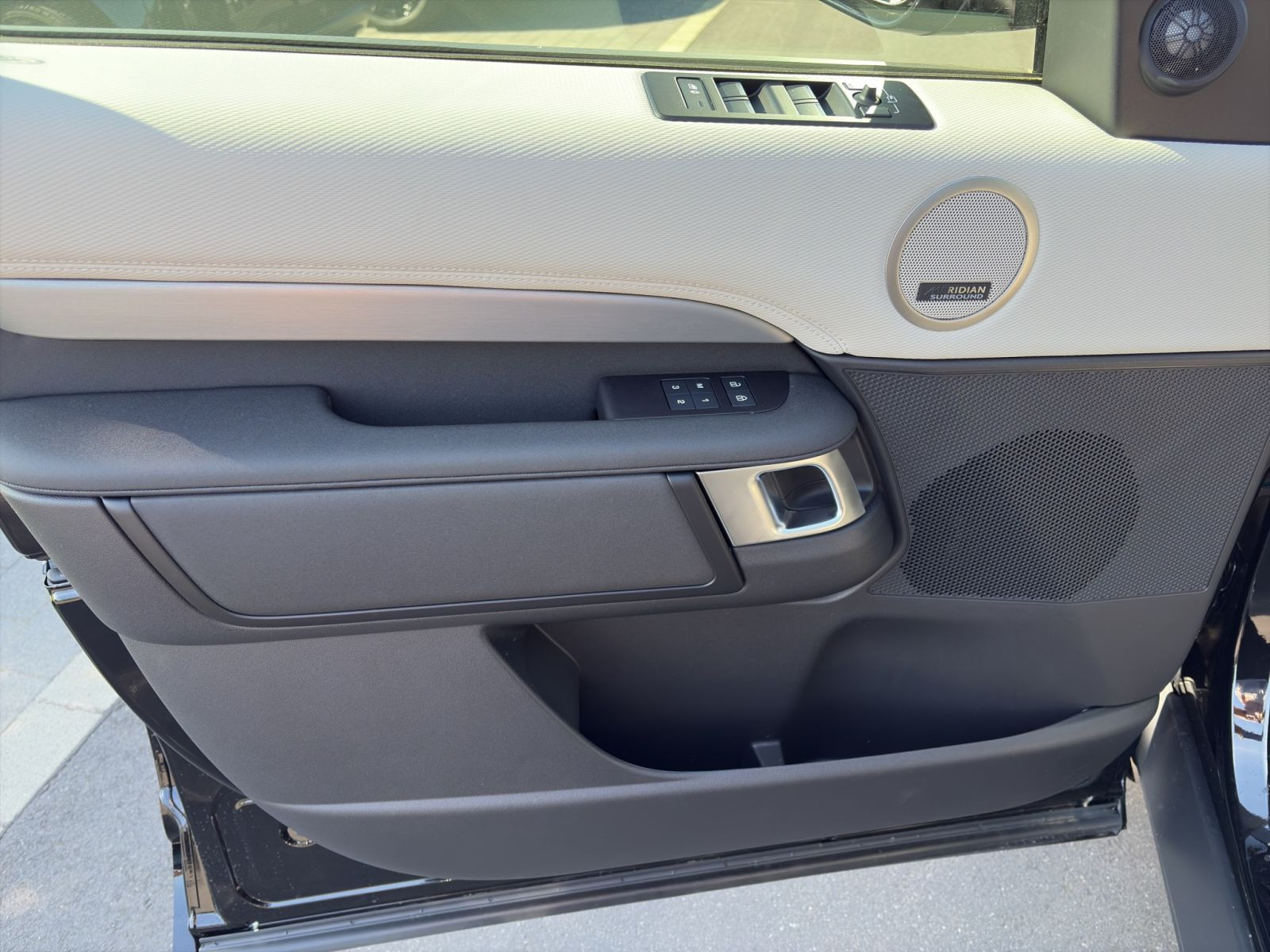 Land Rover - Discovery_12