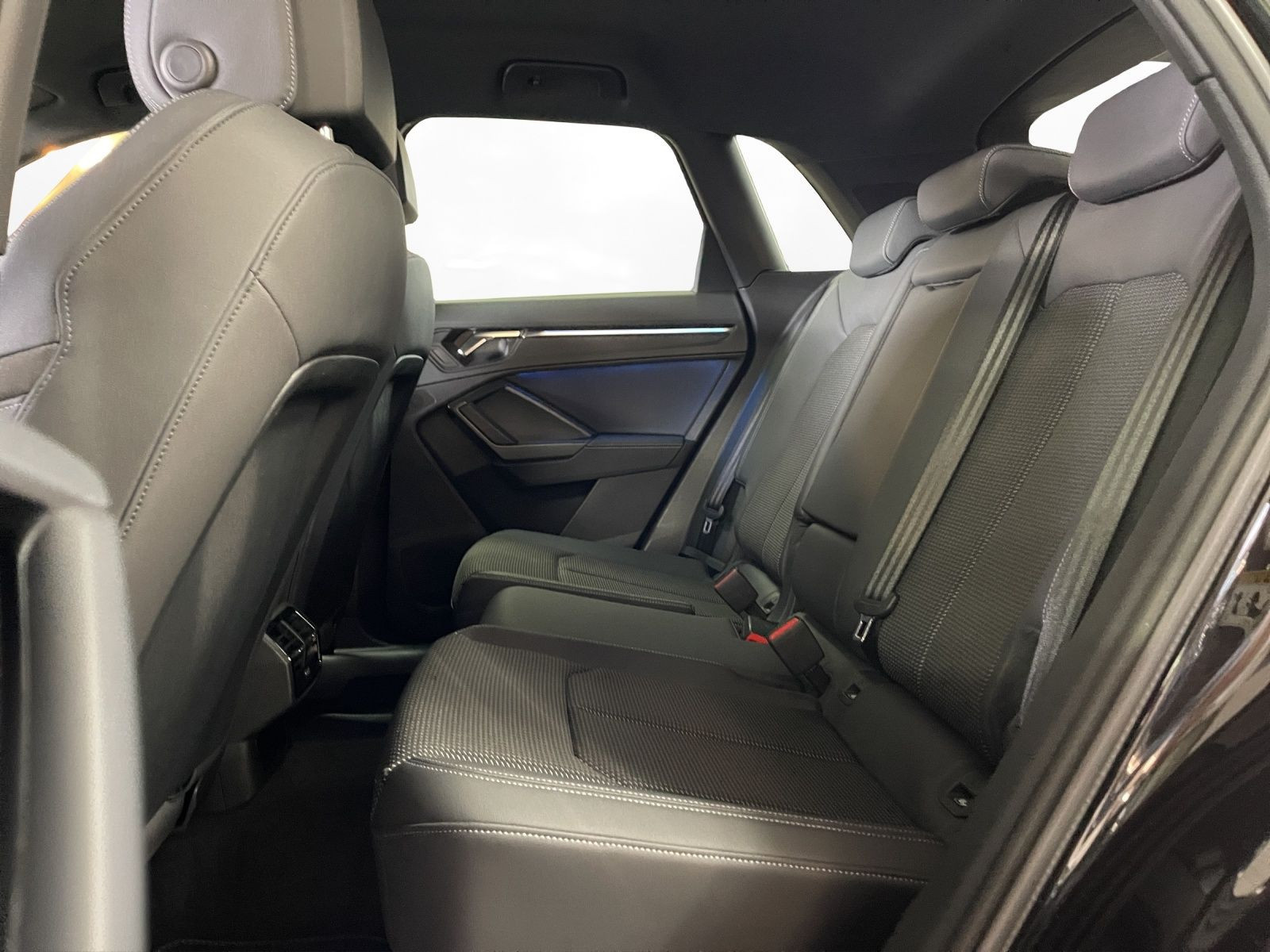 Audi - Q3_18