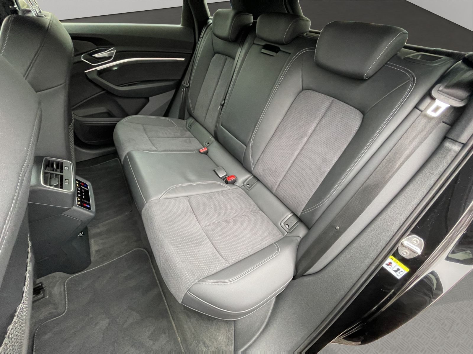 Audi - e-tron S_17
