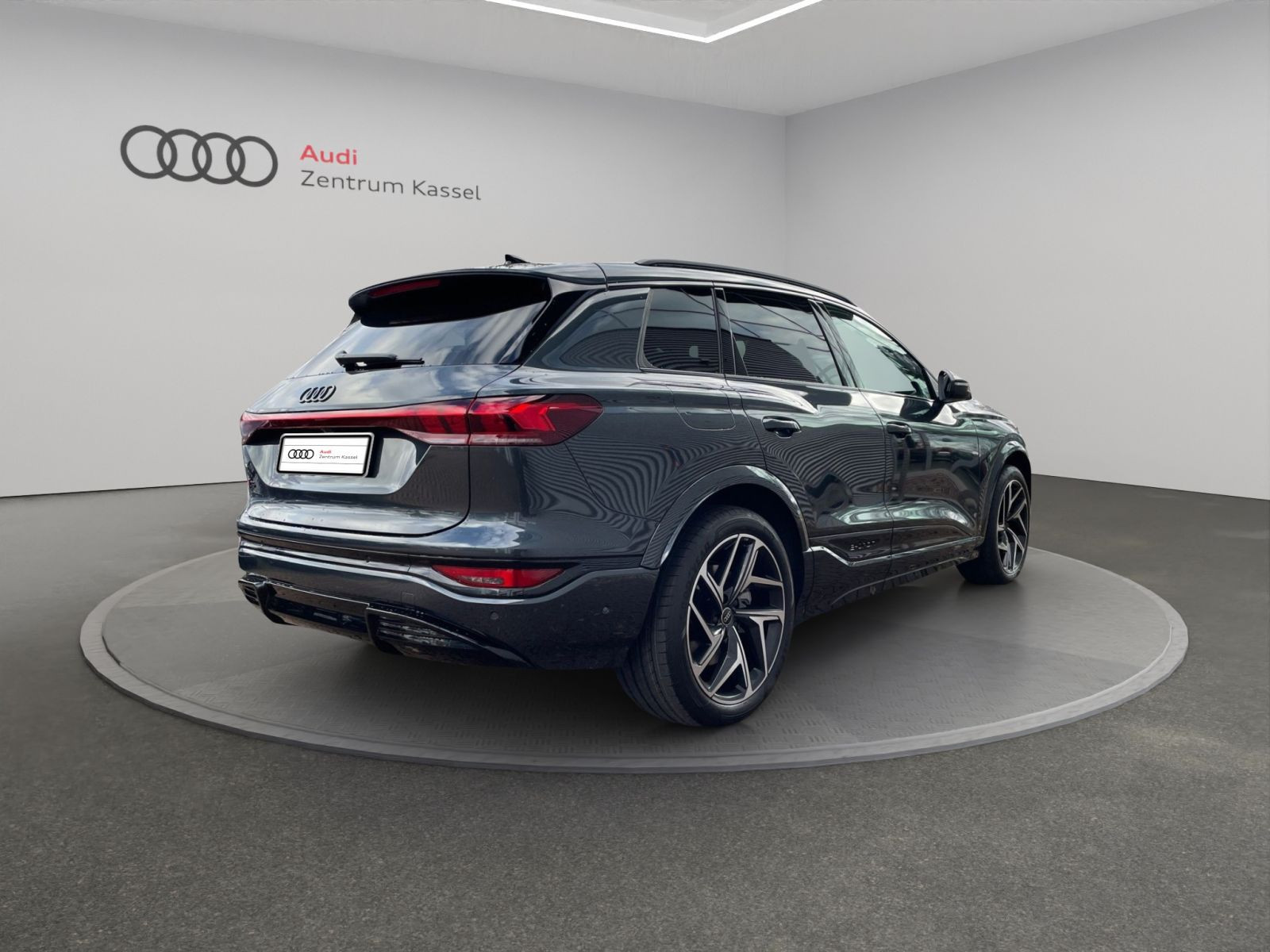 Audi - Q6 SUV e-tron_4