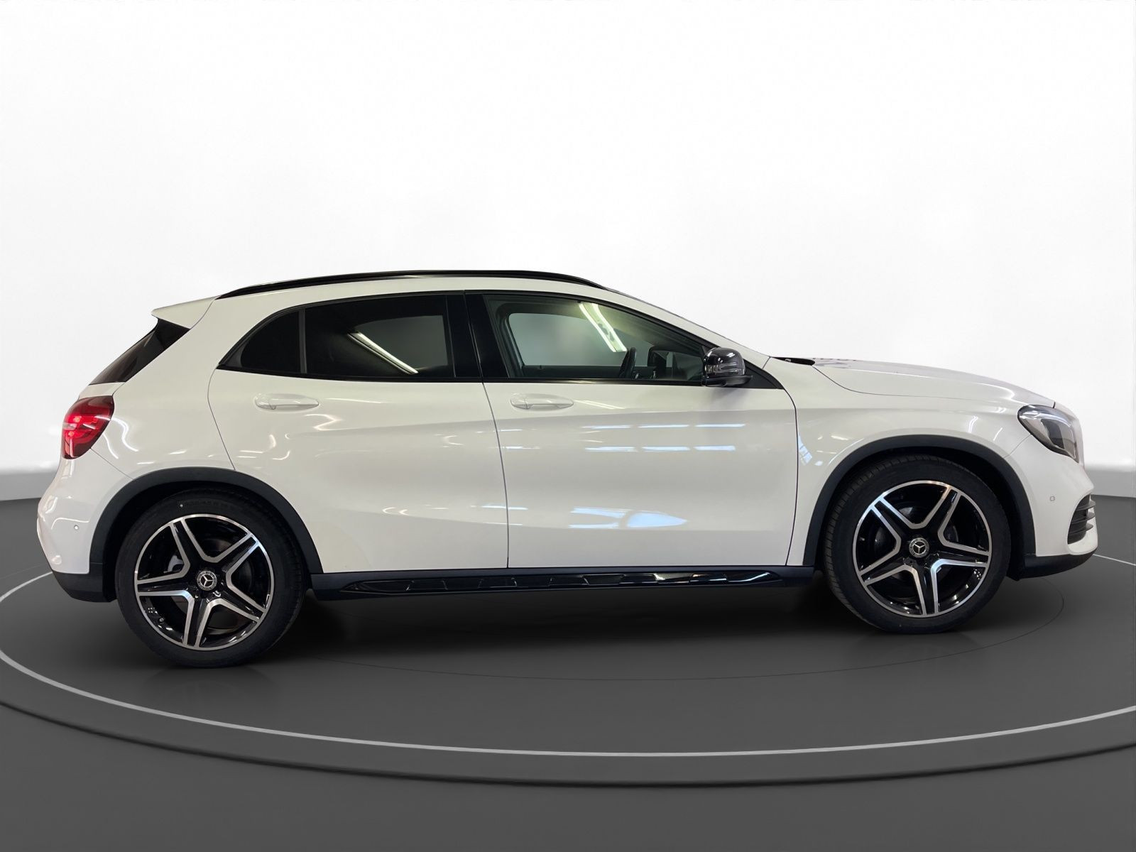 Mercedes-Benz - GLA 200_5