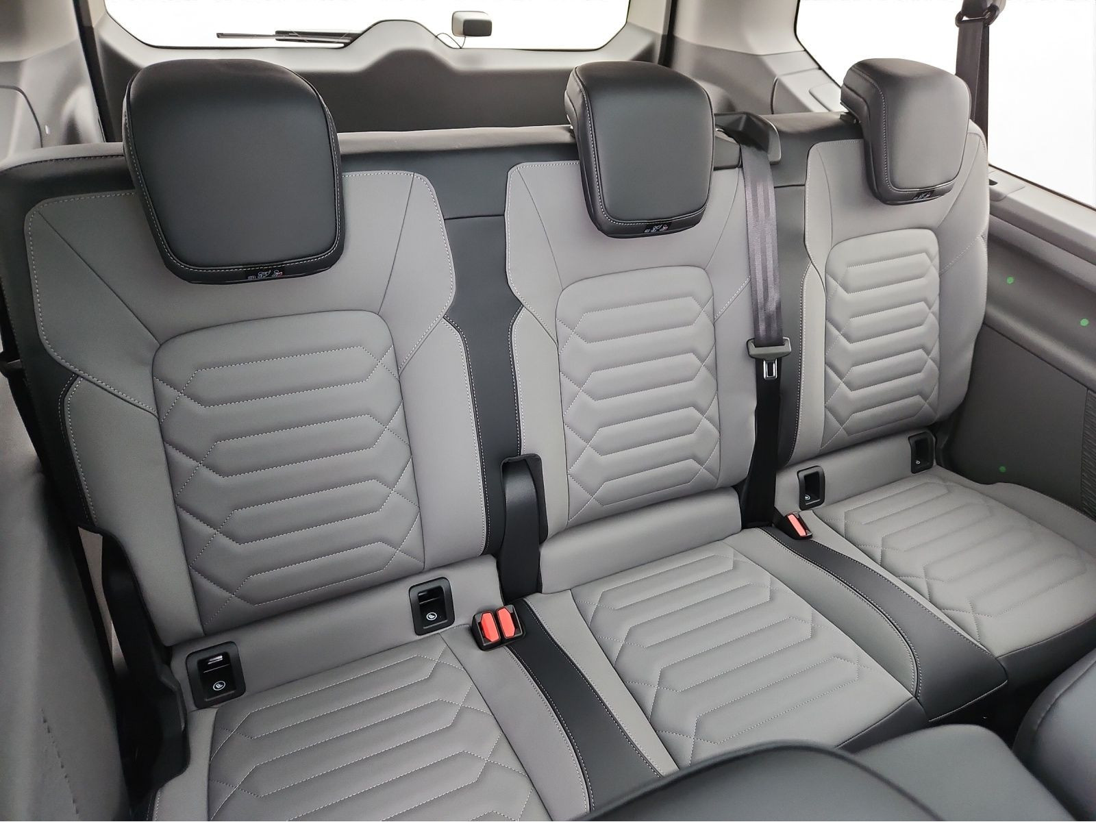 Volkswagen - Caravelle_14