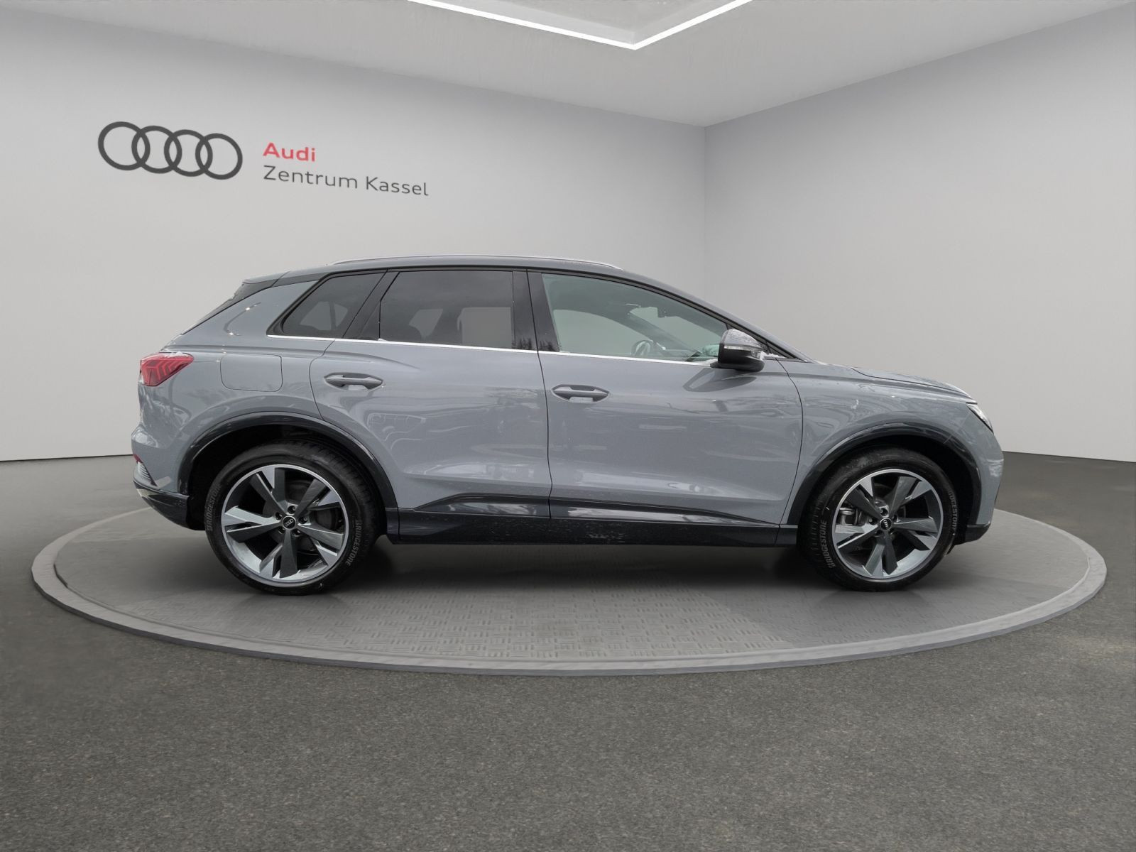 Audi - Q4_8