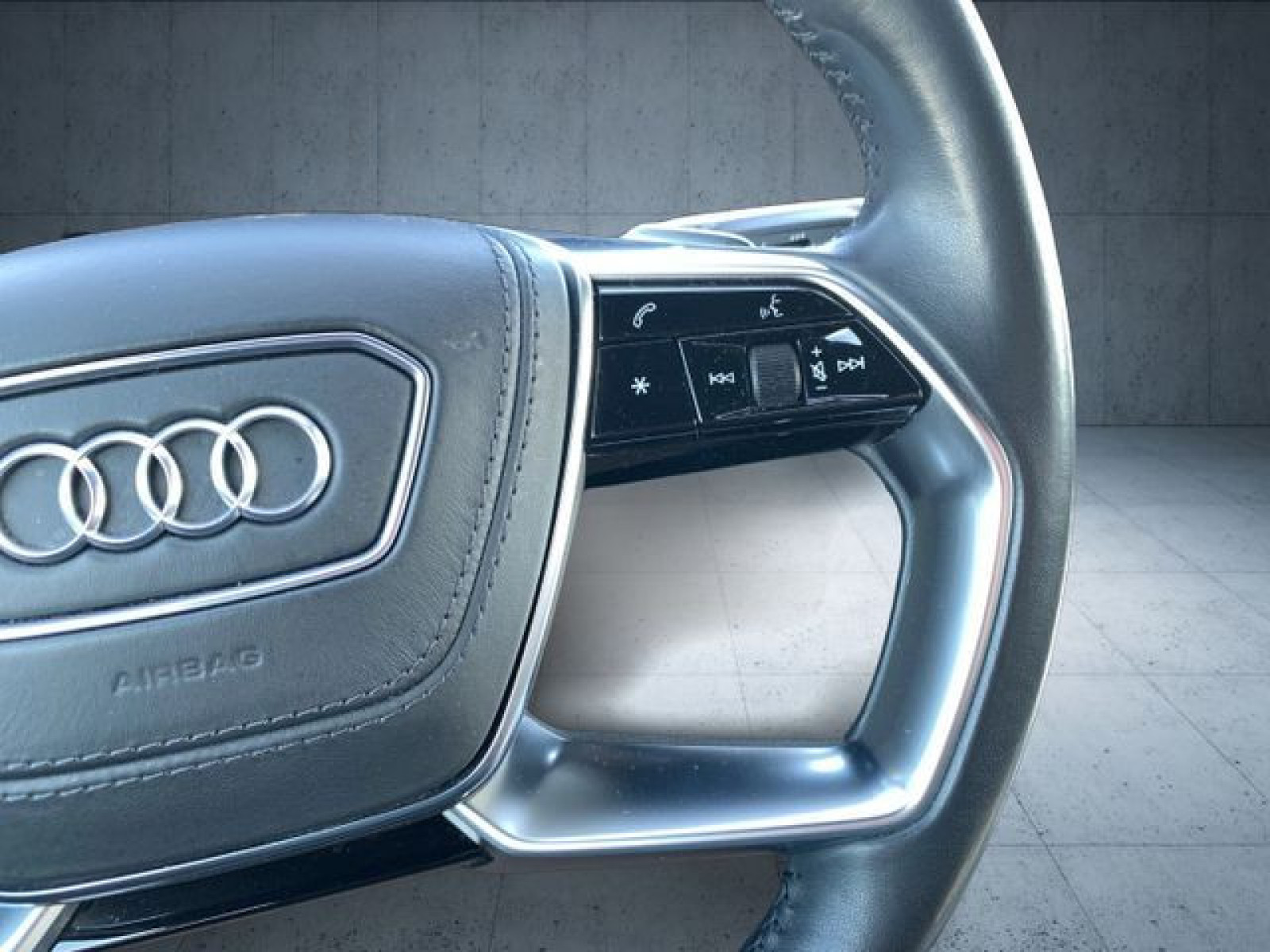 Audi - A8_26