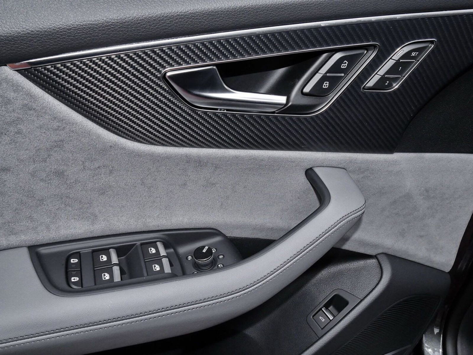 Audi - SQ8_14