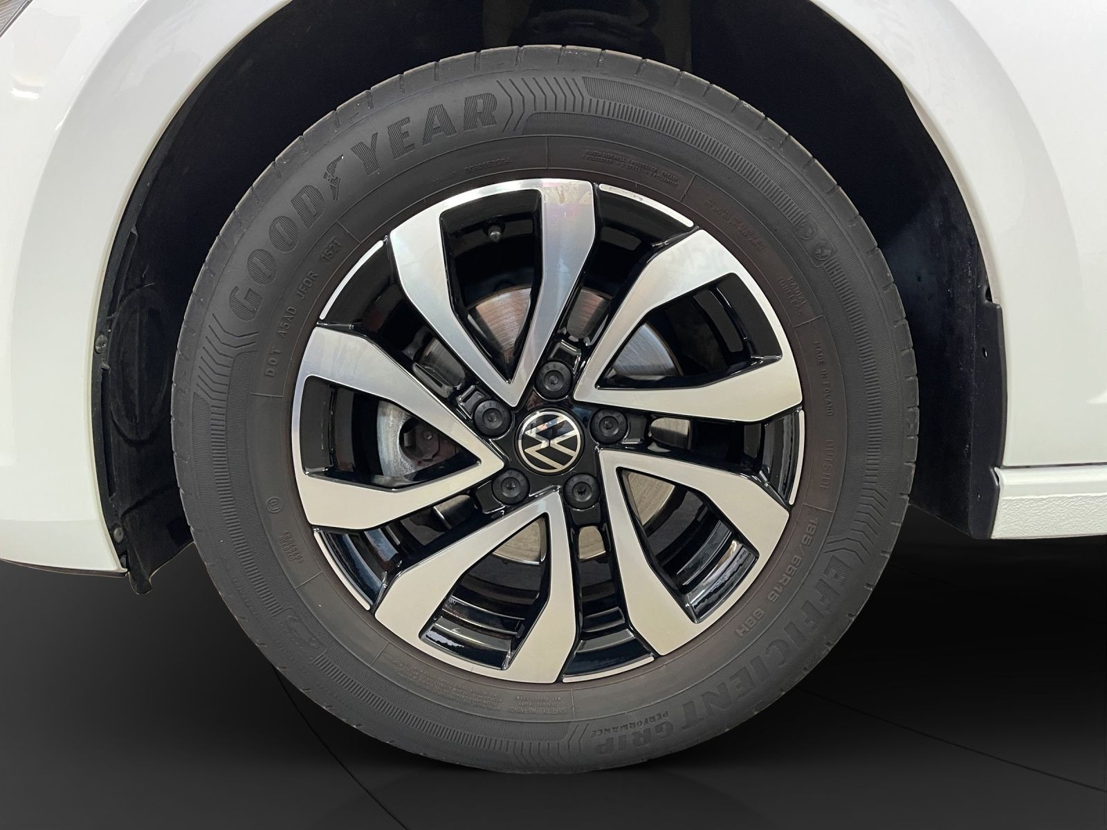 Volkswagen - Polo_13