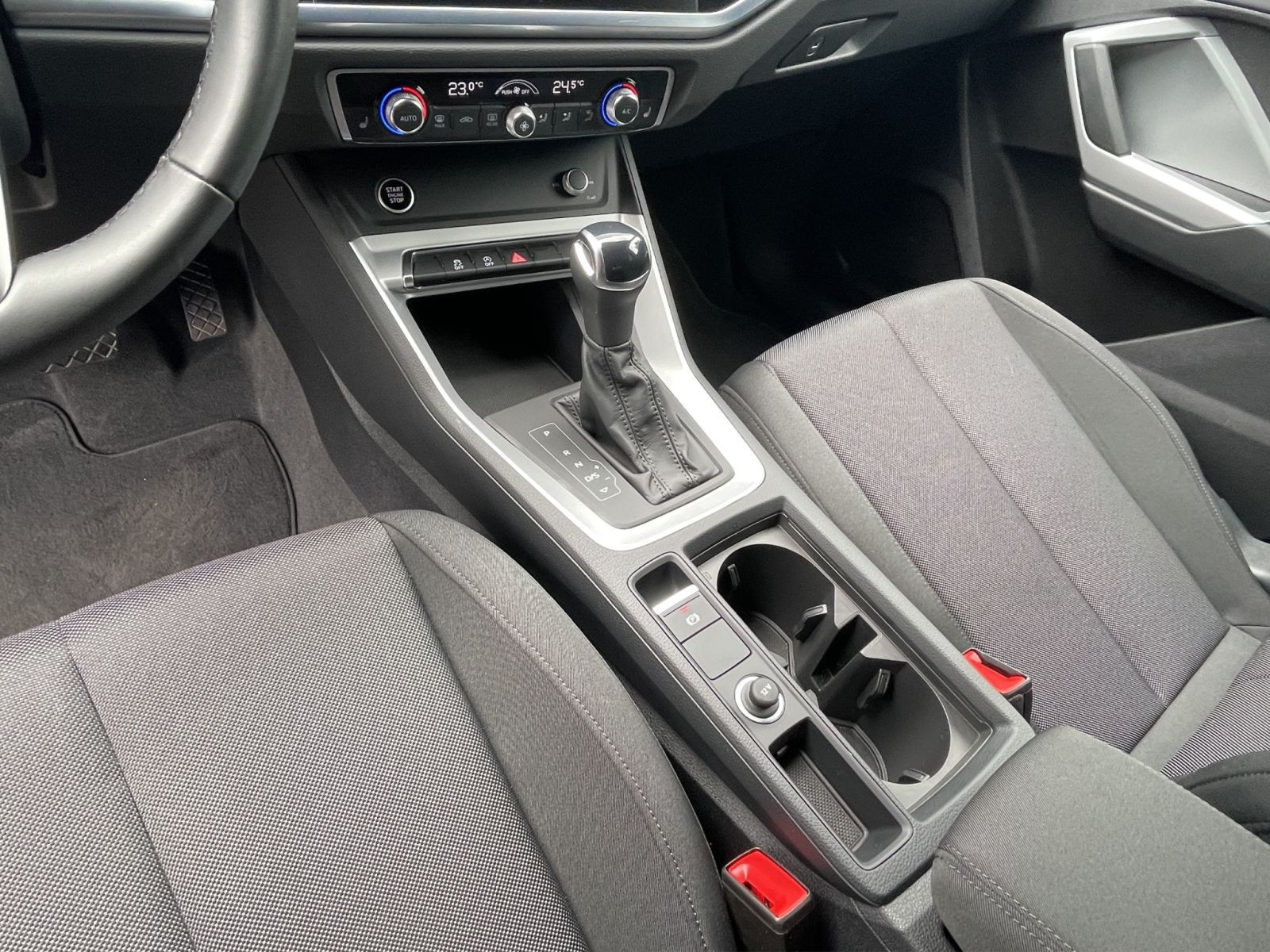 Audi - Q3_15