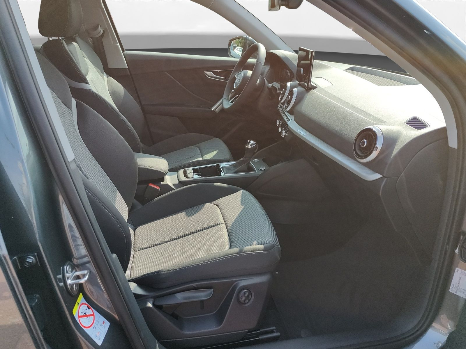 Audi - Q2_11