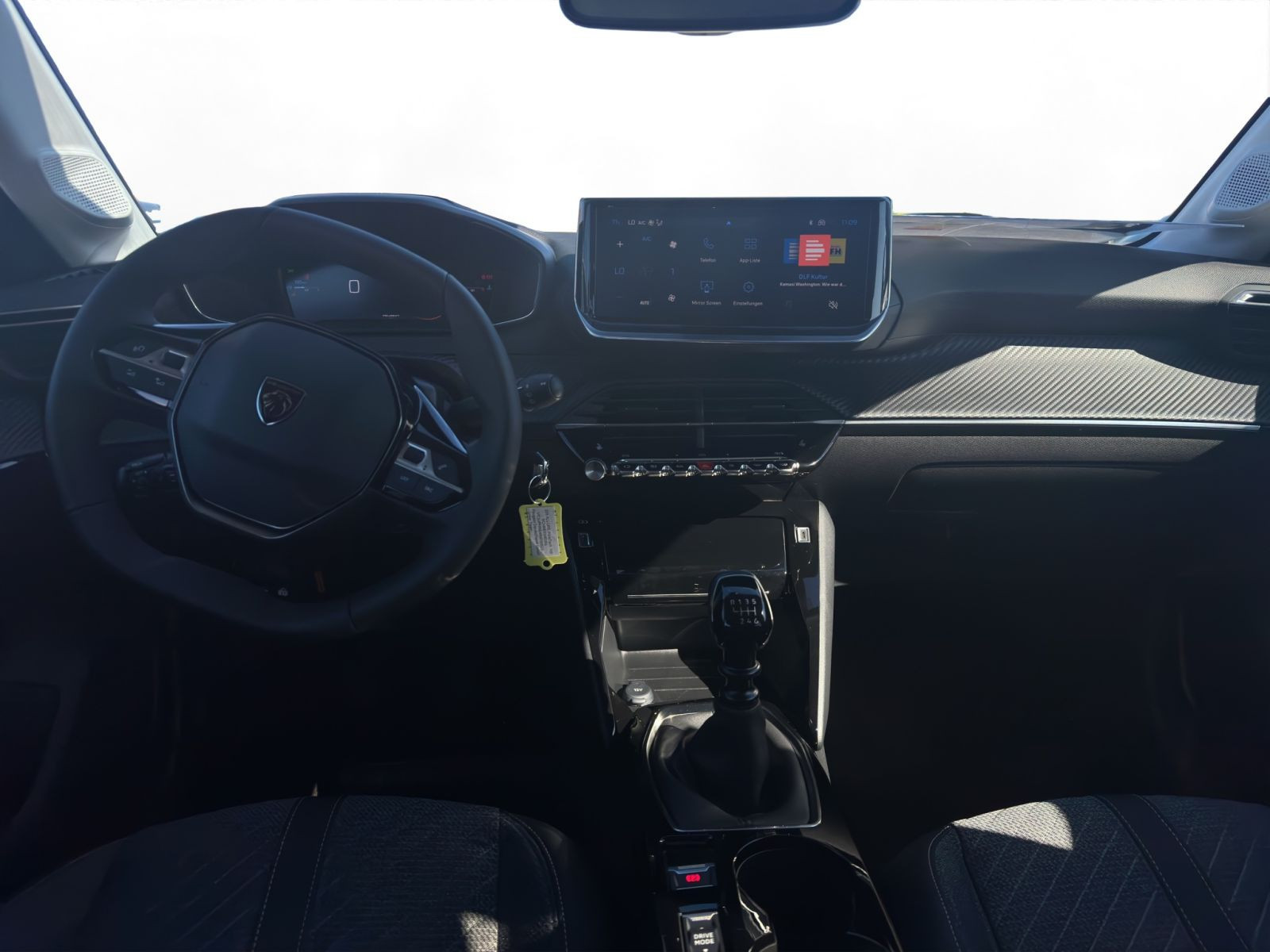 Peugeot - 208_8