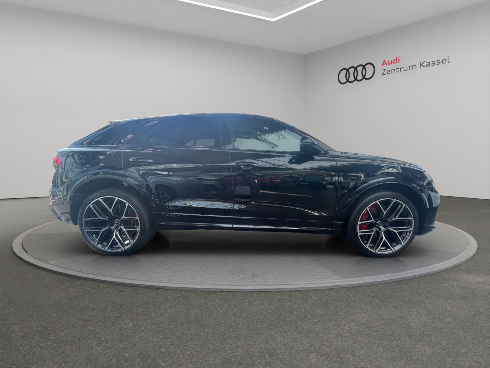 Audi - RS Q8_8