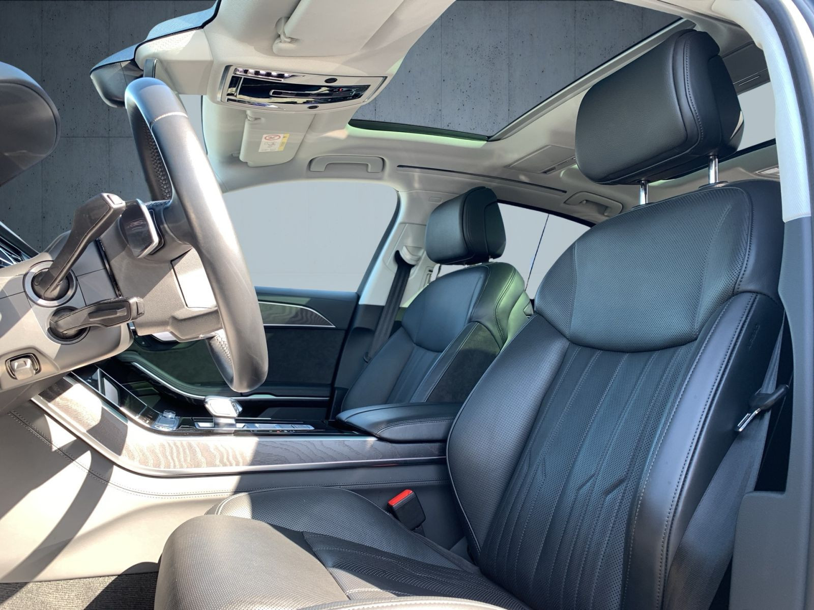 Audi - A8_31