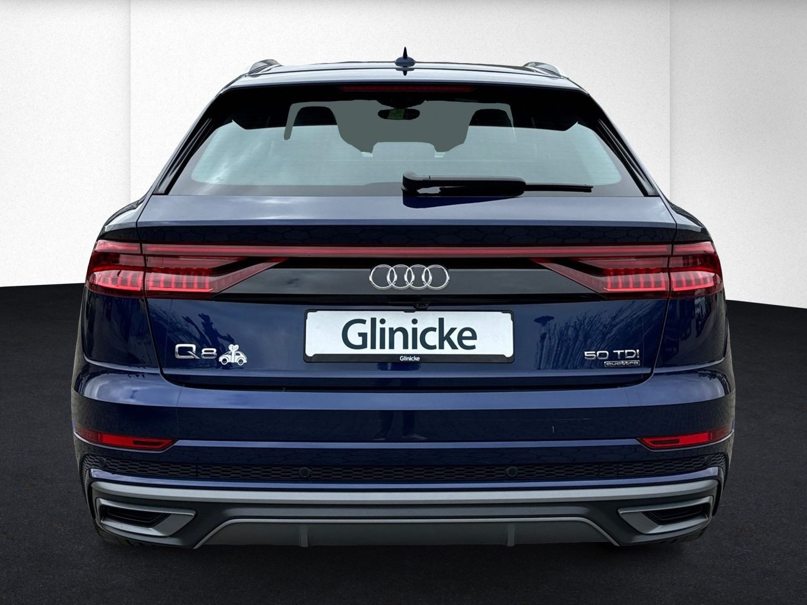 Audi - Q8_4