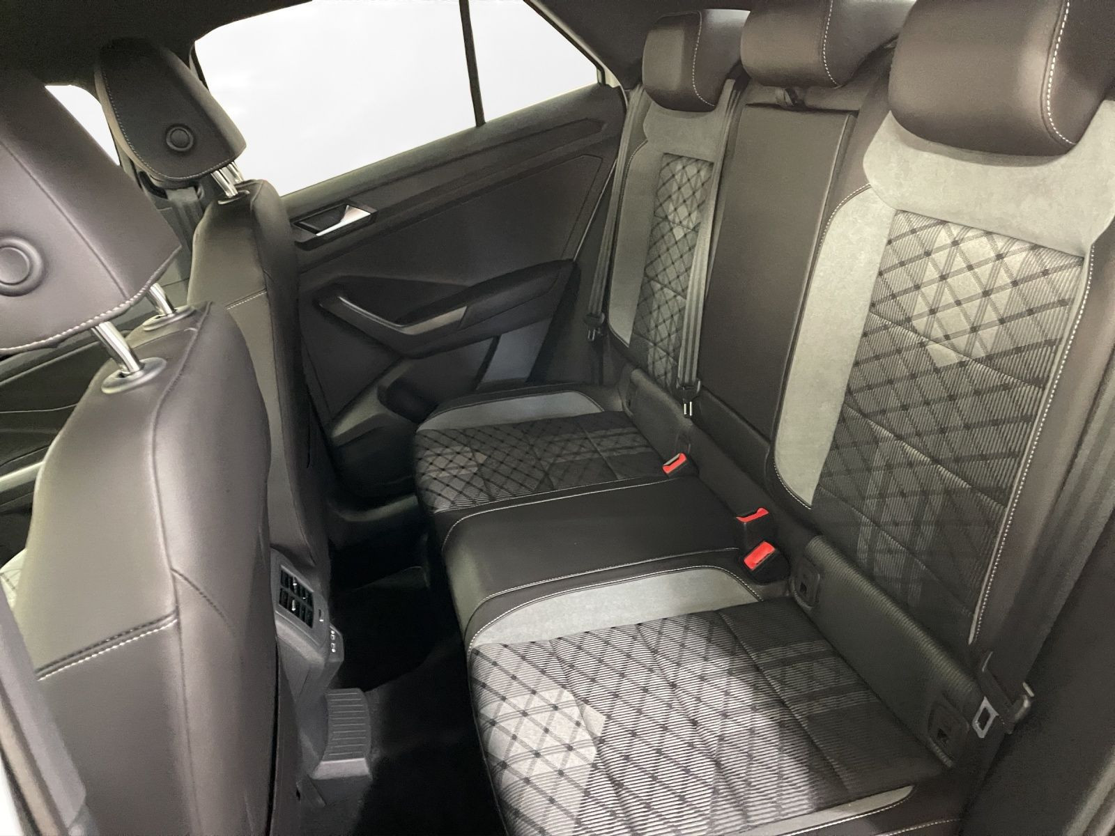 Volkswagen - T-Roc_13