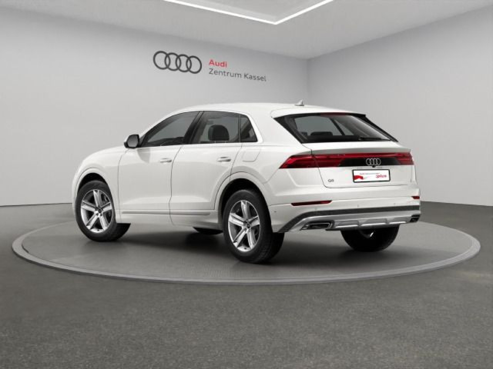 Audi - Q8_4