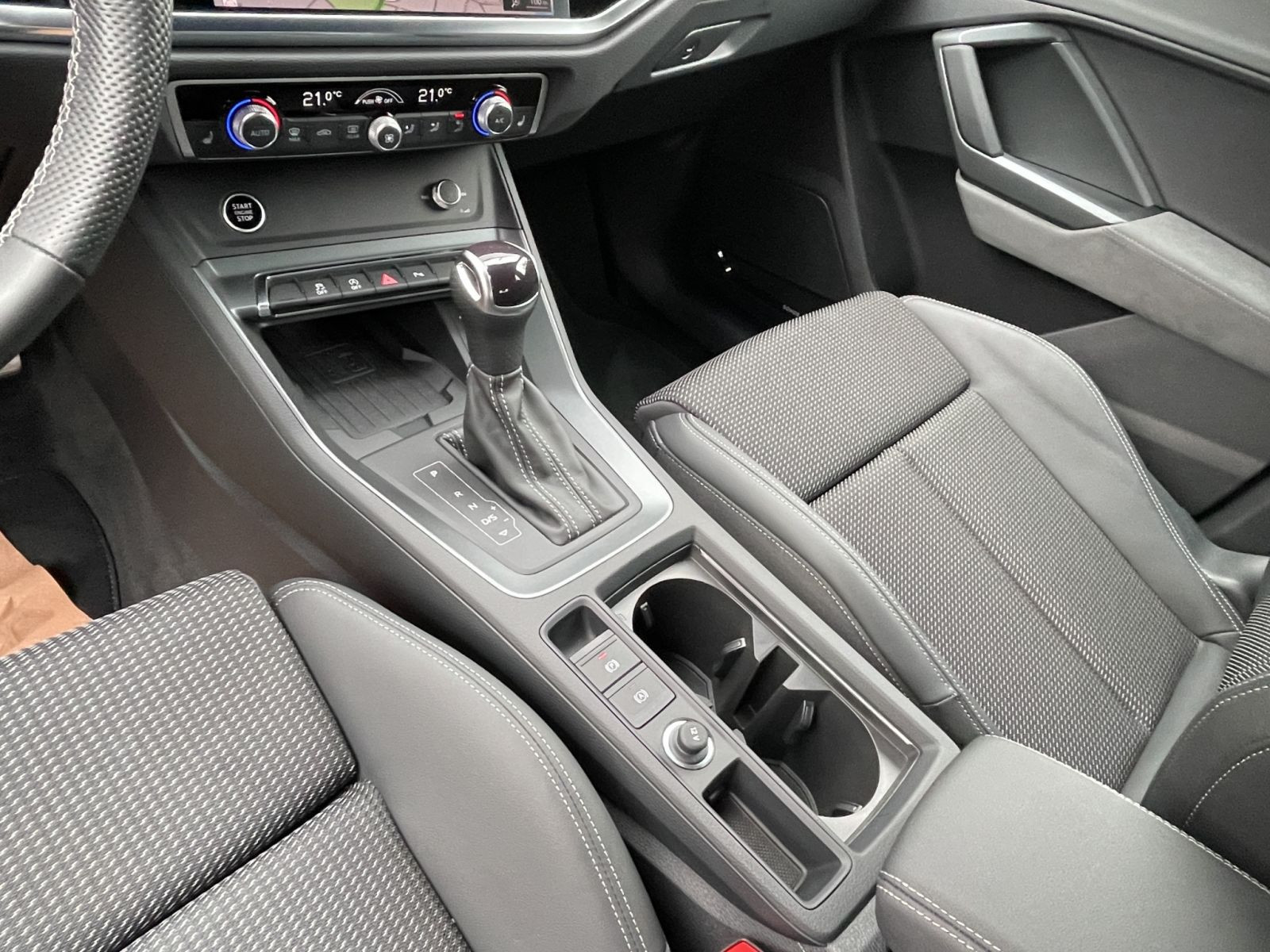Audi - Q3_15 Audi - Q3_15