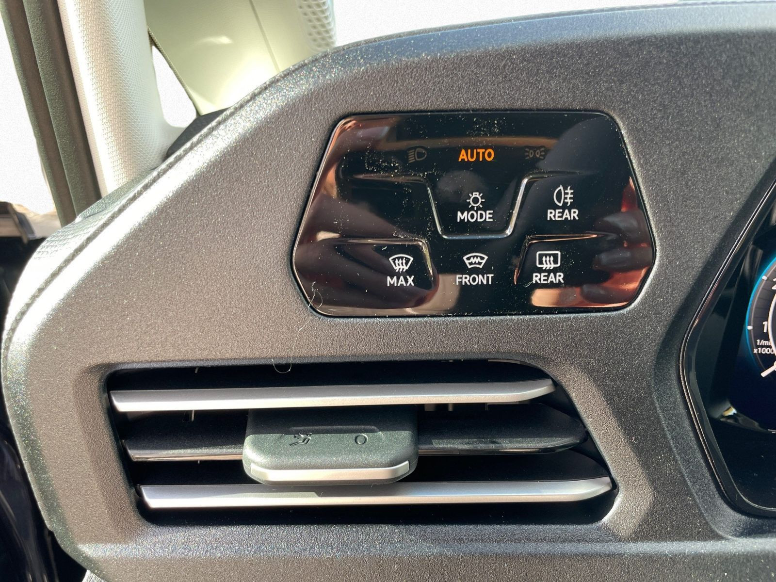 Volkswagen - Caddy_13