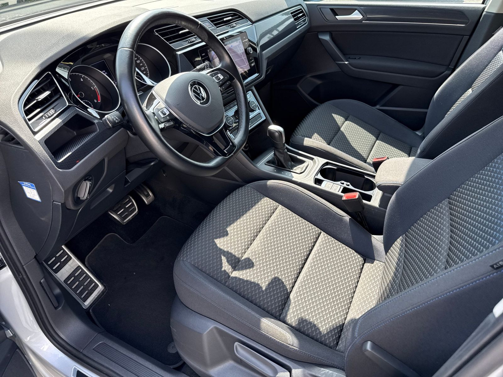 Volkswagen - Touran_10