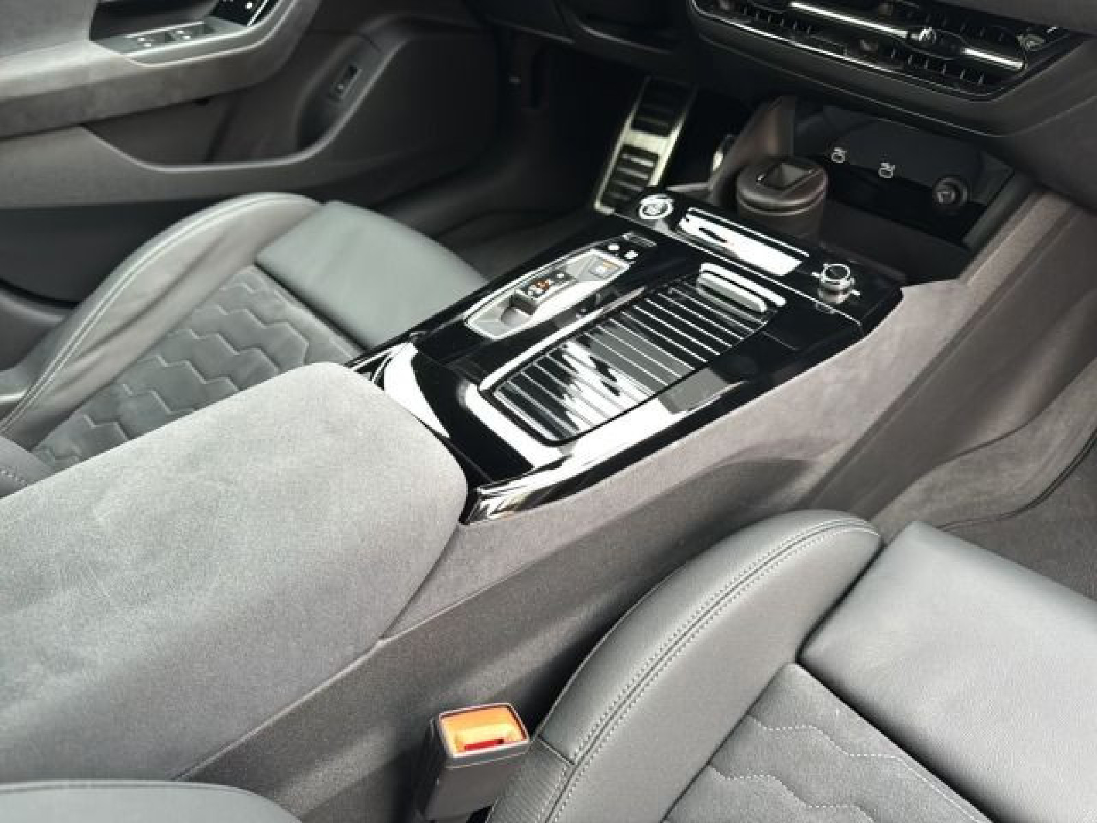 Audi - A6 Avant e-tron_21