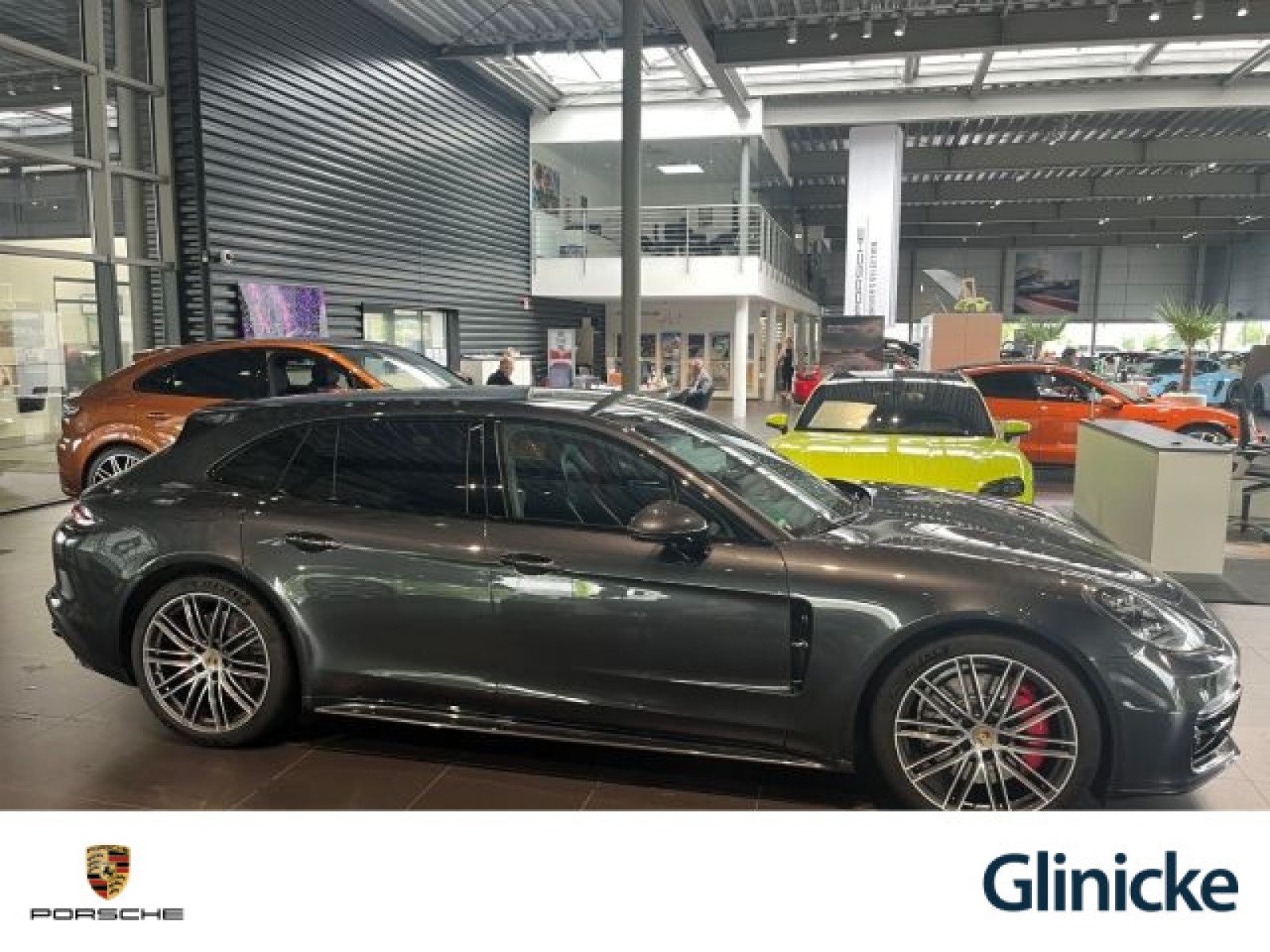 Porsche - Panamera_4