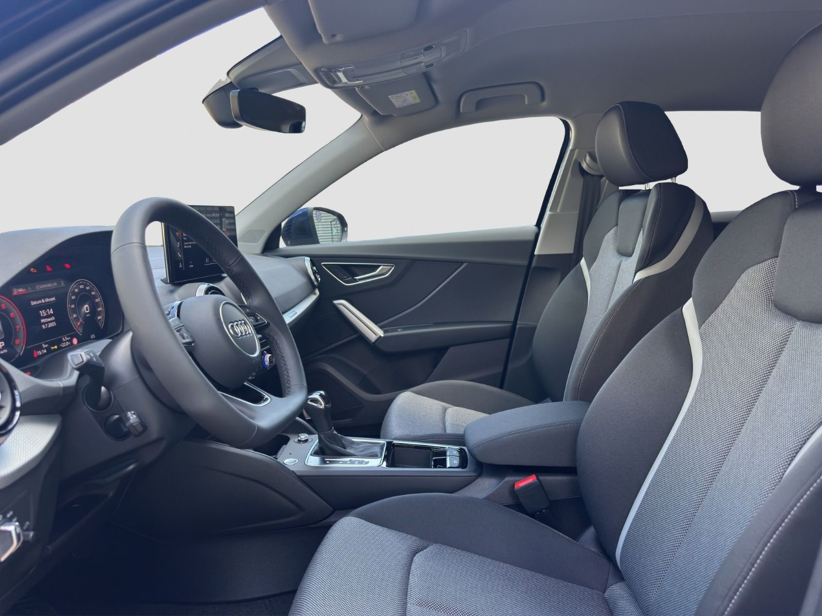Audi - Q2_11