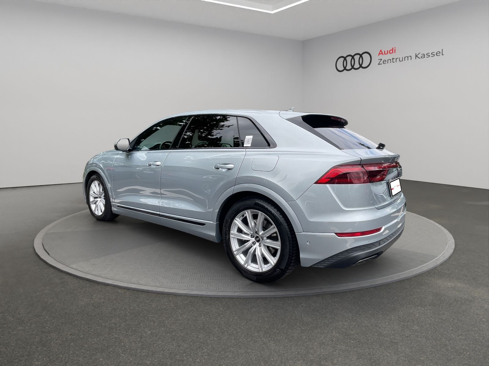 Audi - Q8_5