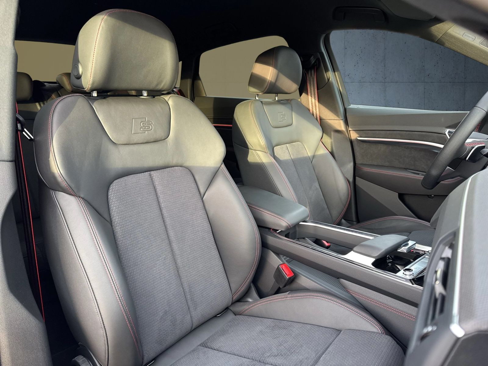 Audi - Q8 Sportback e-tron_18