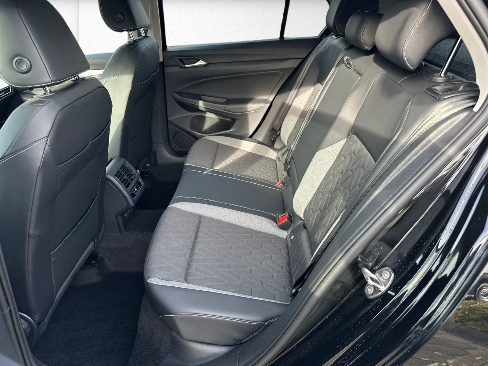 Volkswagen - Golf_14