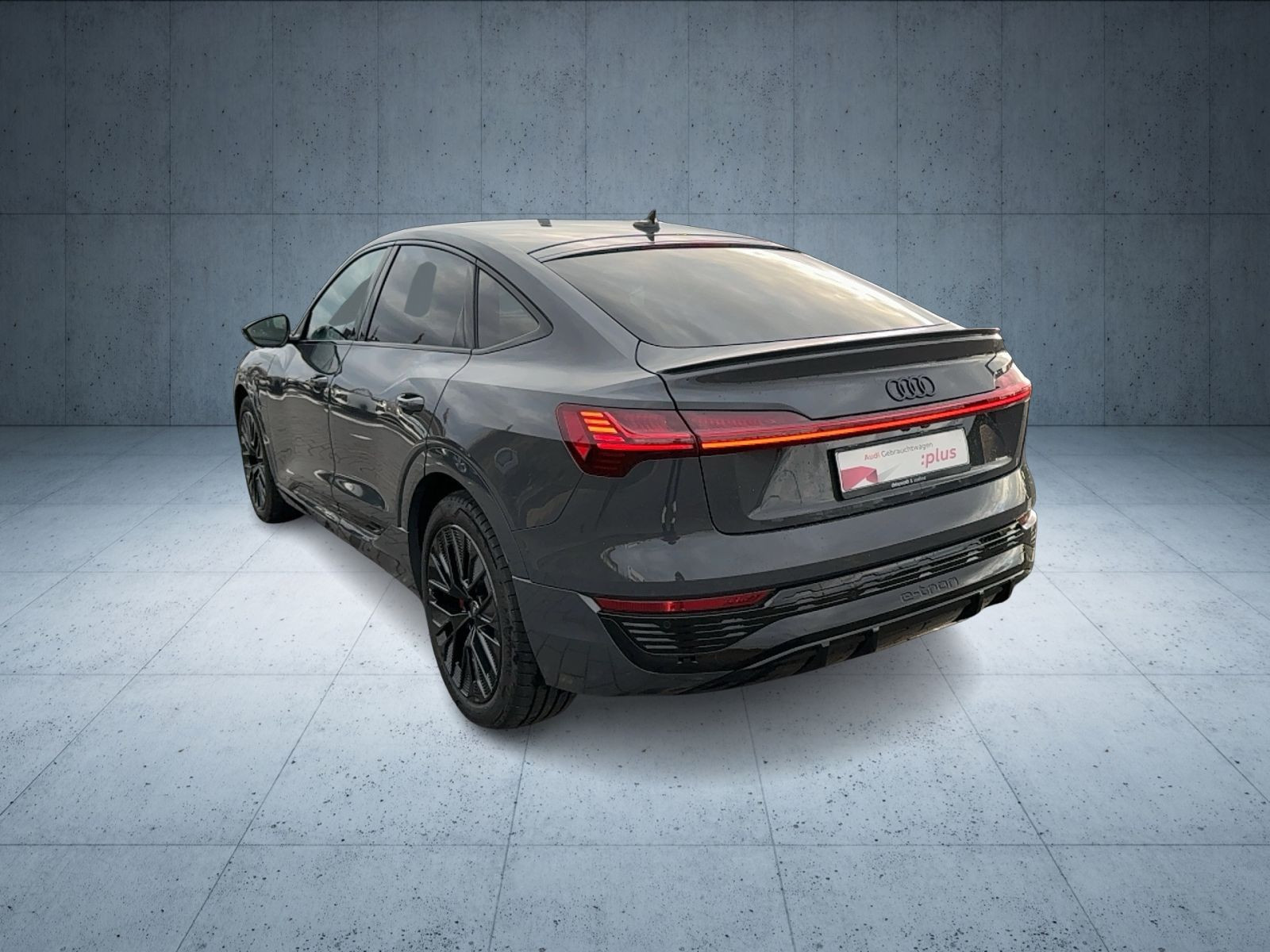 Audi - Q8 Sportback e-tron_5