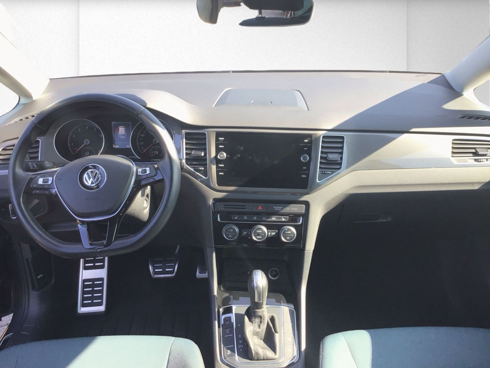 Volkswagen - Golf Sportsvan_13