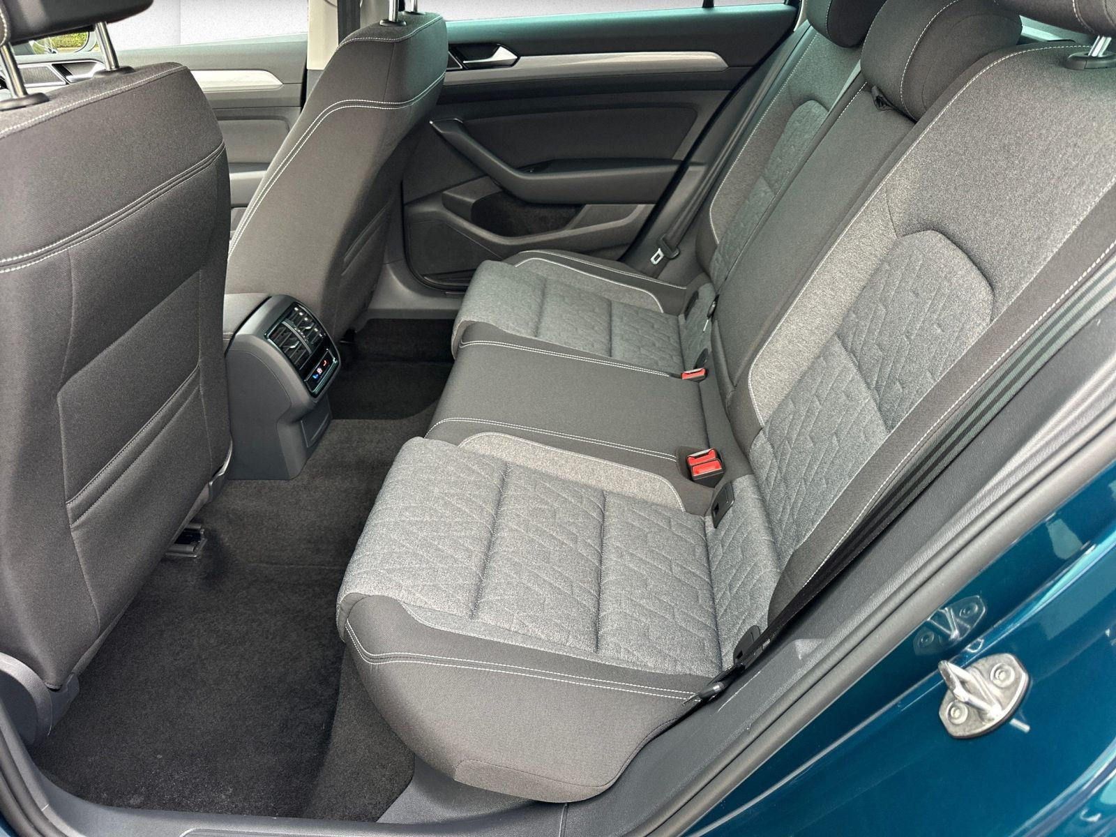 Volkswagen - Passat Variant_14