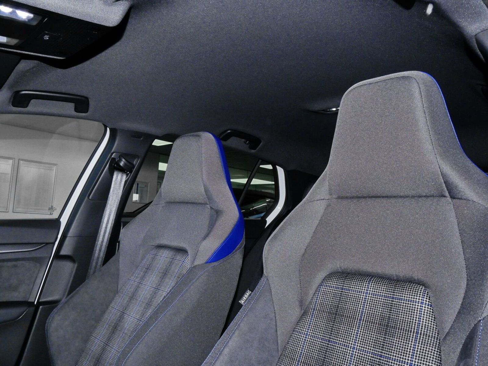 Volkswagen - Golf_15