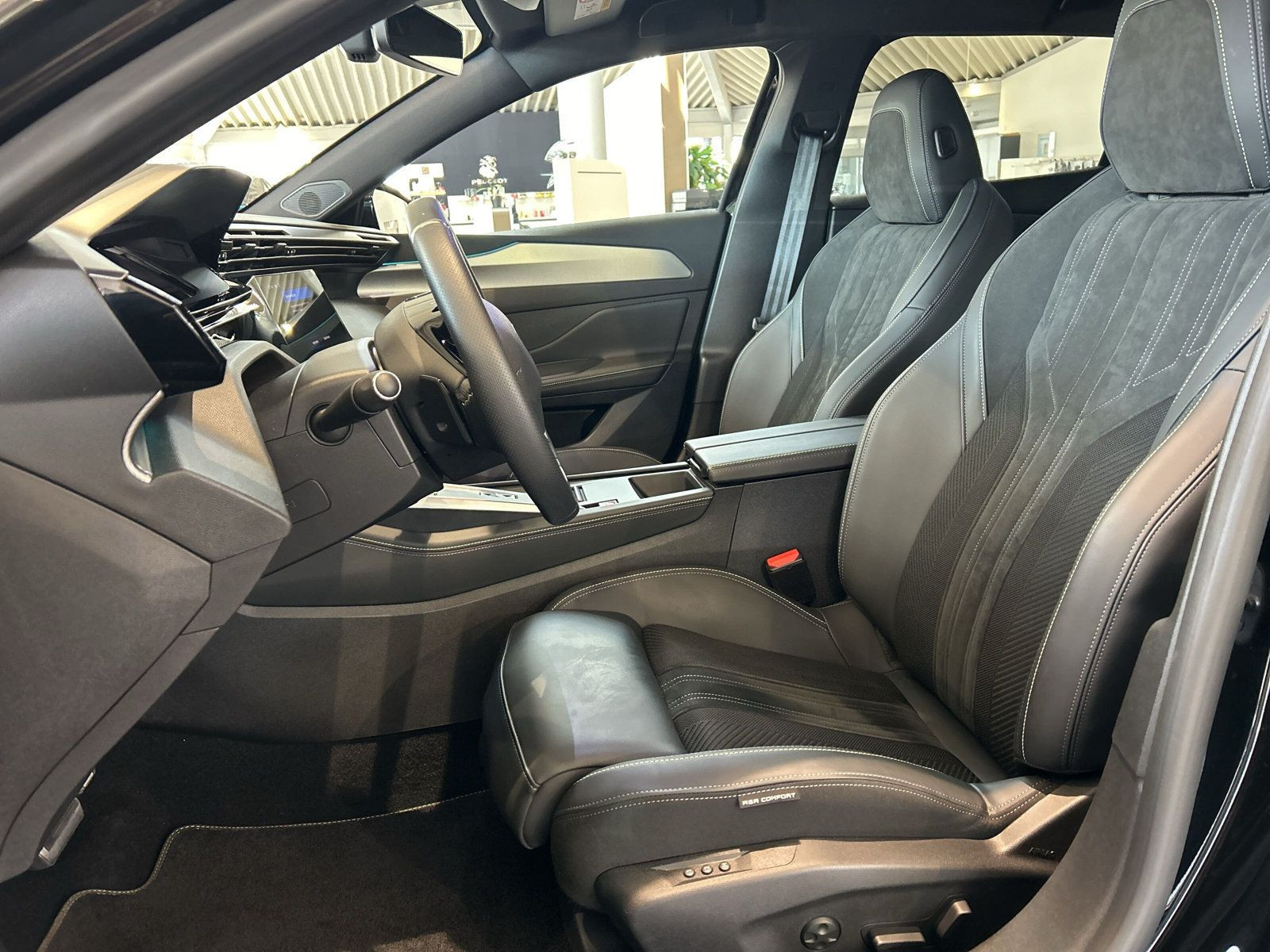 Peugeot - 408_7