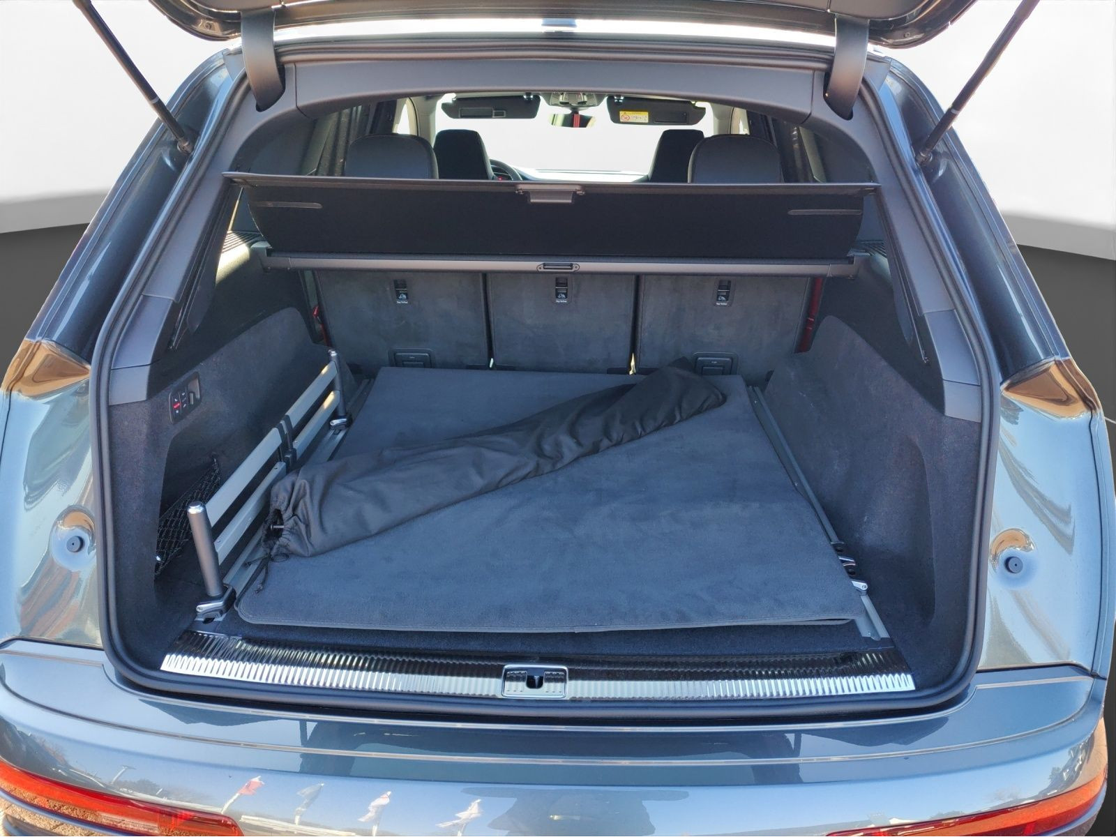 Audi - SQ7_11