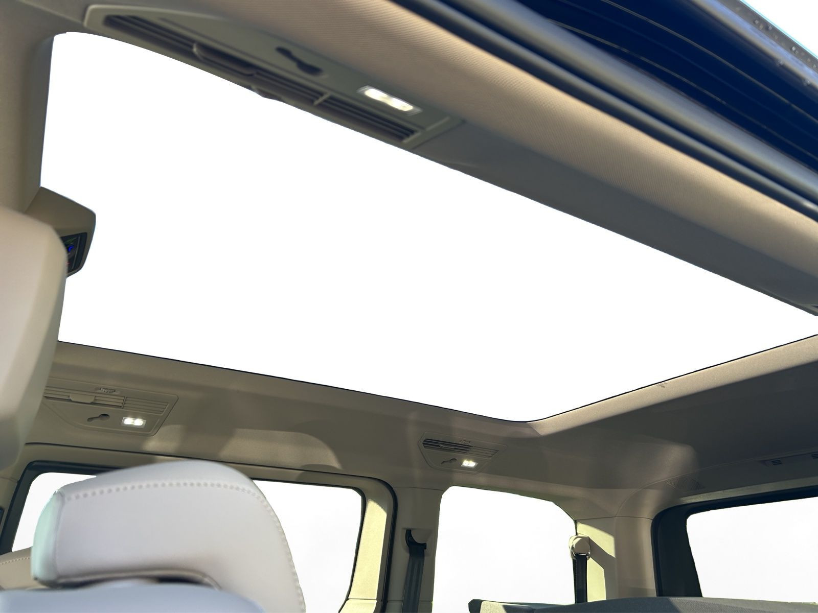 Volkswagen - Multivan_13