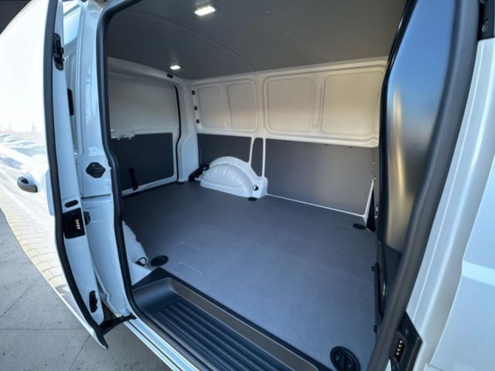Volkswagen - T6.1 Transporter_15
