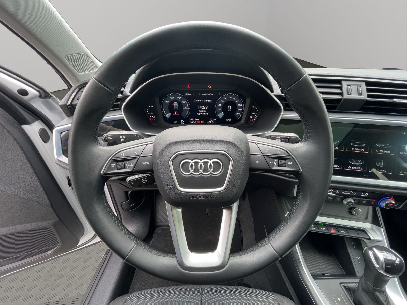 Audi - Q3_12